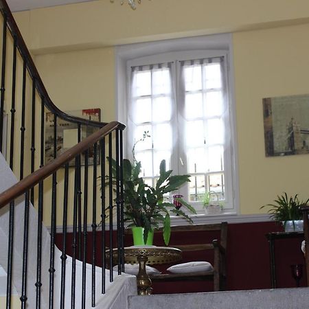 Chateau De Bourrassol Bed & Breakfast Menetrol Exterior photo
