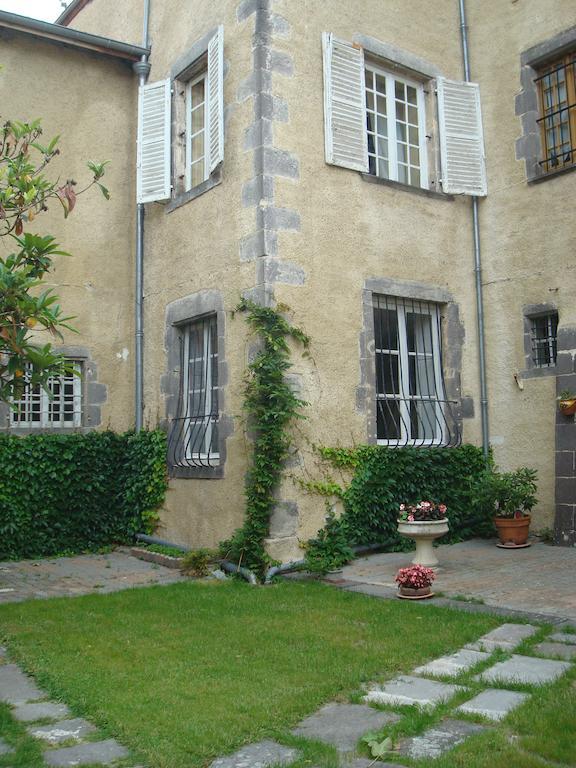 Chateau De Bourrassol Bed & Breakfast Menetrol Exterior photo