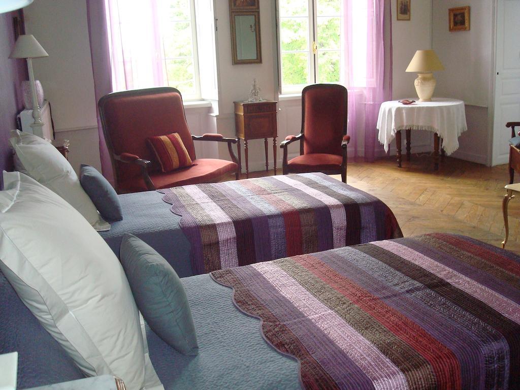 Chateau De Bourrassol Bed & Breakfast Menetrol Room photo