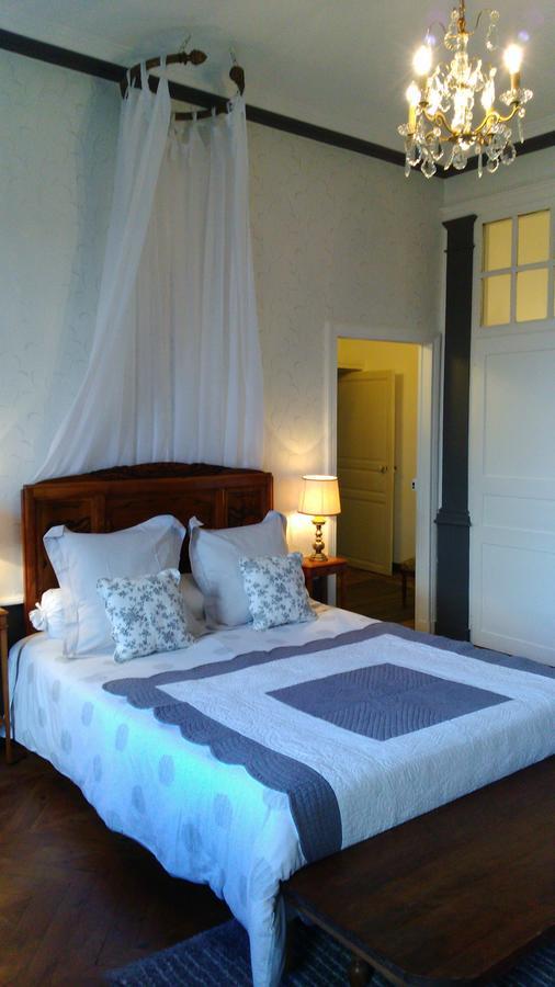 Chateau De Bourrassol Bed & Breakfast Menetrol Exterior photo
